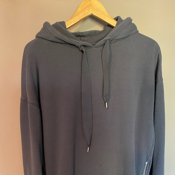 Sweatshirt - Picture 1 of 3